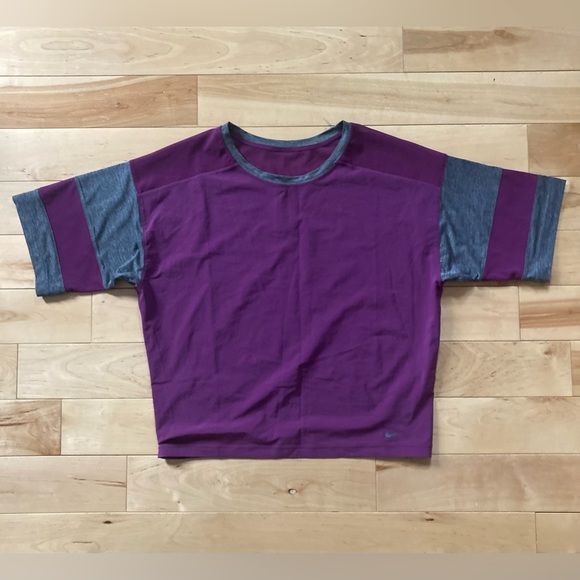 Womens Nike Short Sleeve Training Boxy Crop Top Purple/Gray Mesh Back - S - Picture 1 of 4